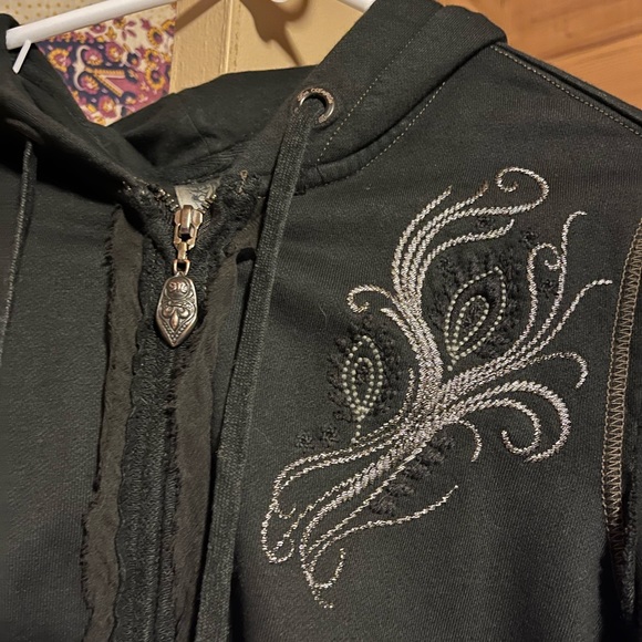 BNWOT “MISS ME JEANS” UNPLUGGED DISTRESSED HOODED SWEATSHIRT - Picture 3 of 5